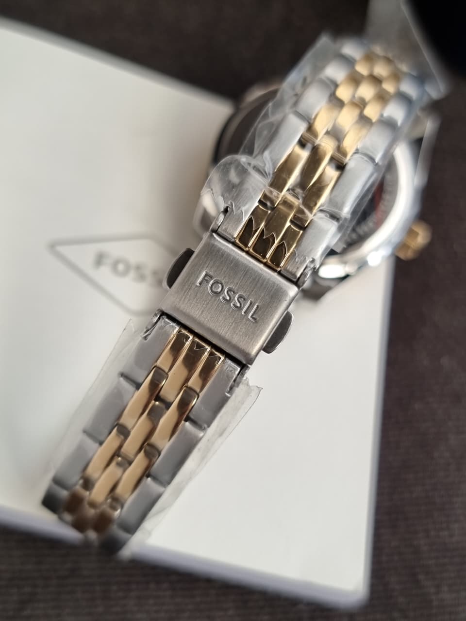 Fossil Scarlette Women's Two-Tone Quartz Watch – 33mm Gold Dial & Stainless Steel – ES4949