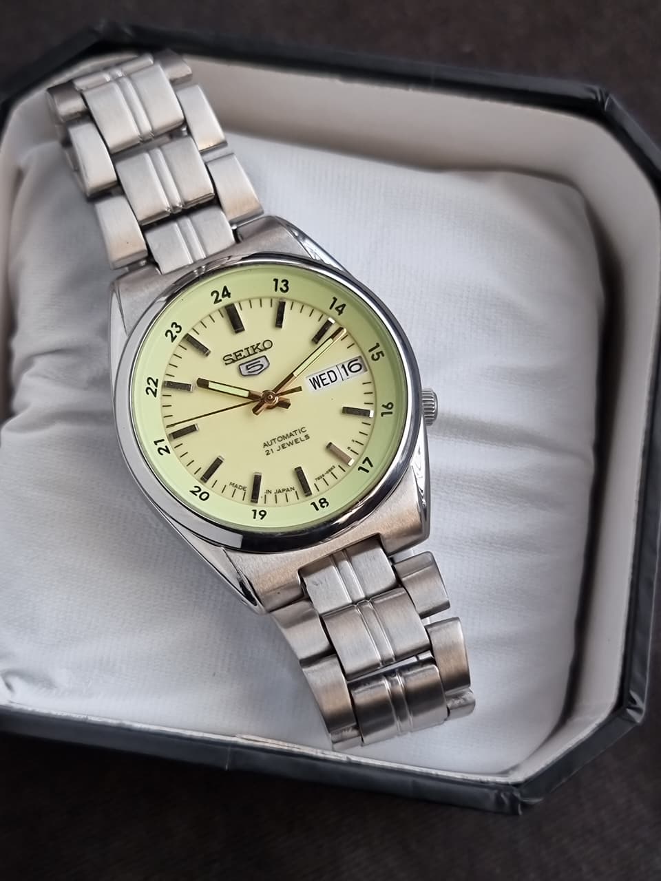 Seiko 5 Men's Automatic Day-Date Watch – 36mm LumiBrite Dial & Stainless Steel Bracelet