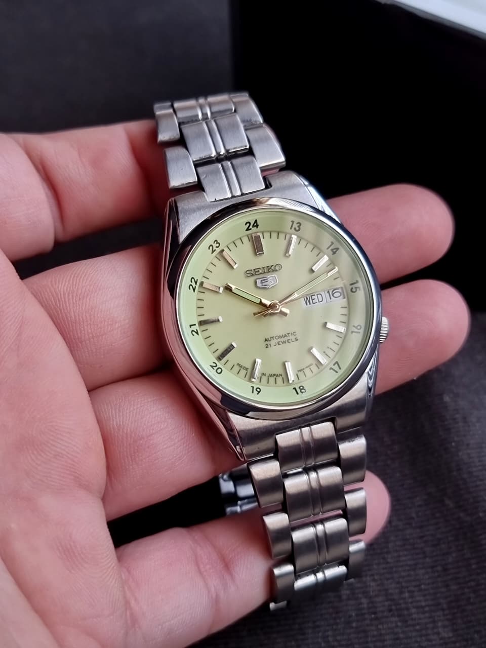 Seiko 5 Men's Automatic Day-Date Watch – 36mm LumiBrite Dial & Stainless Steel Bracelet