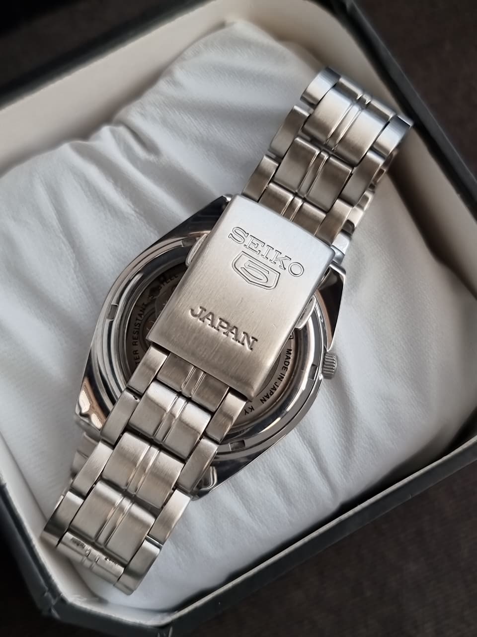 Seiko 5 Men's Automatic Day-Date Watch – 36mm LumiBrite Dial & Stainless Steel Bracelet