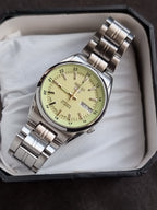 Seiko 5 Men's Automatic Day-Date Watch – 36mm LumiBrite Dial & Stainless Steel Bracelet