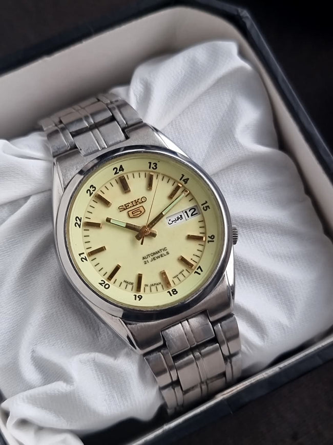 Seiko 5 Men's Automatic Watch – 36mm LumiBrite Dial & Silver Stainless Steel Bracelet Hover Image