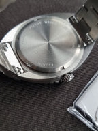 Fossil Breaker Men's Quartz Watch – 42mm White Textured Dial, Black Bezel & Silver Stainless Steel Bracelet FS6063