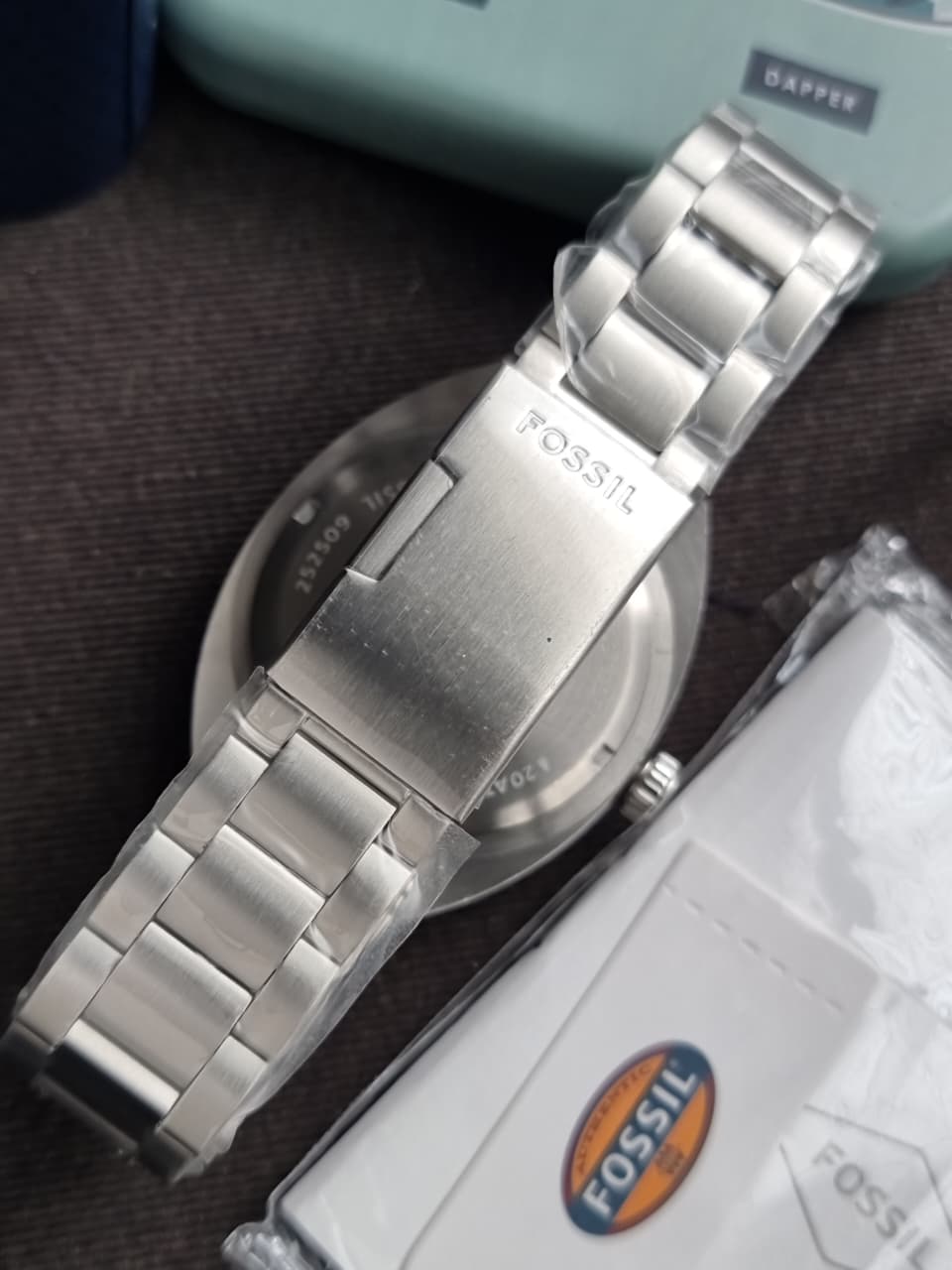 Fossil Breaker Men's Quartz Watch – 42mm White Textured Dial, Black Bezel & Silver Stainless Steel Bracelet FS6063