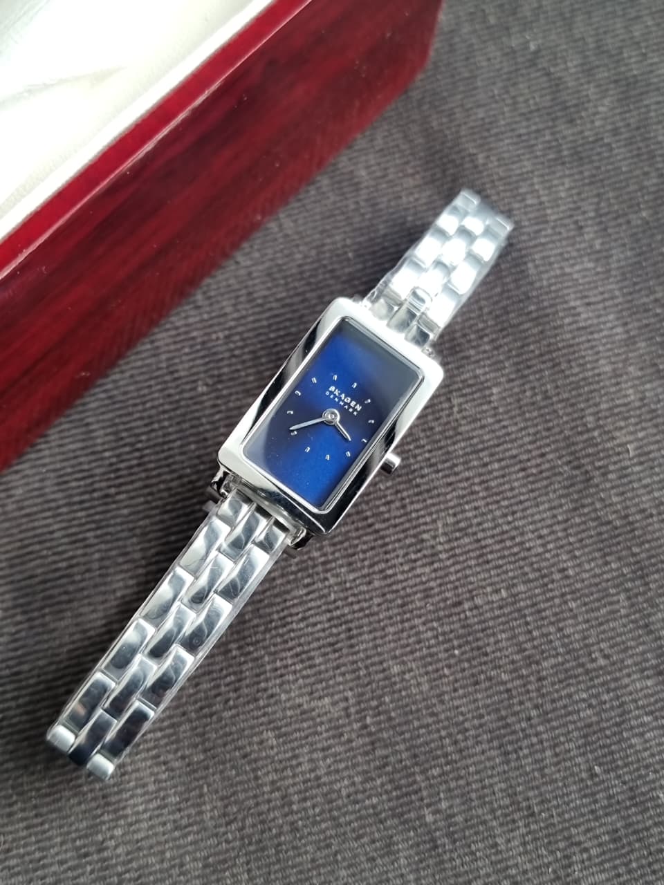 Skagen Hagen Micro Women's Quartz Watch – Minimalist Two-Hand Dial & Stainless Steel Bracelet skw1157