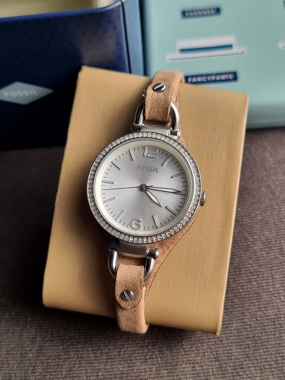 Fossil Georgia Women's Quartz Watch – 32mm Silver Dial, Crystal Bezel & Brown Leather Strap – ES3619