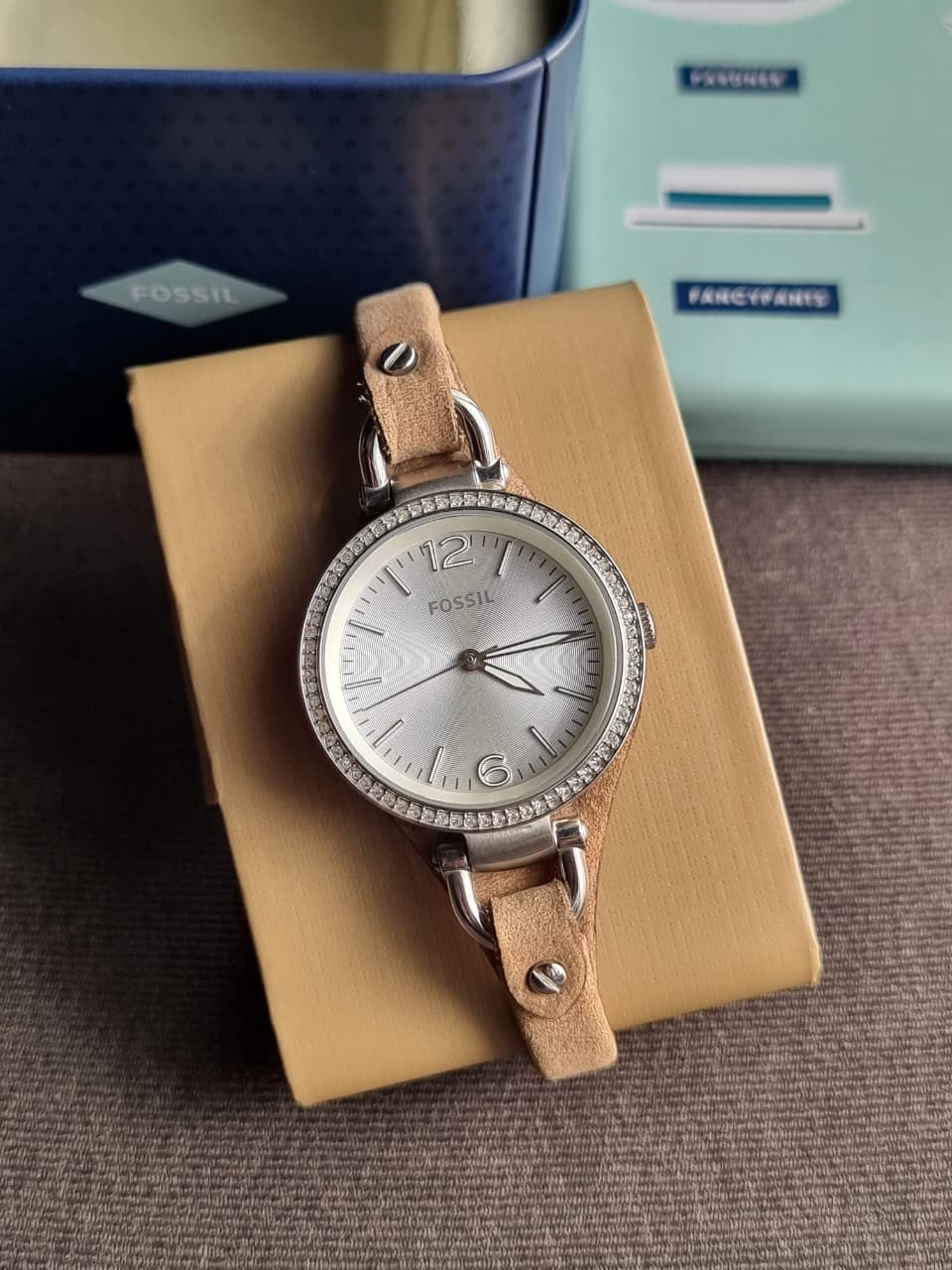Fossil Georgia Women's Quartz Watch – 32mm Silver Dial, Crystal Bezel & Brown Leather Strap – ES3619