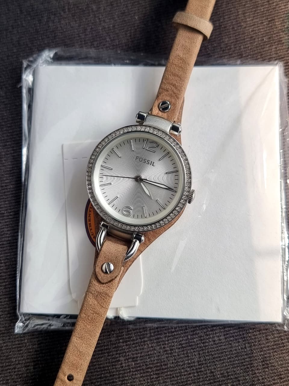 Fossil Georgia Women's Quartz Watch – 32mm Silver Dial, Crystal Bezel & Brown Leather Strap – ES3619