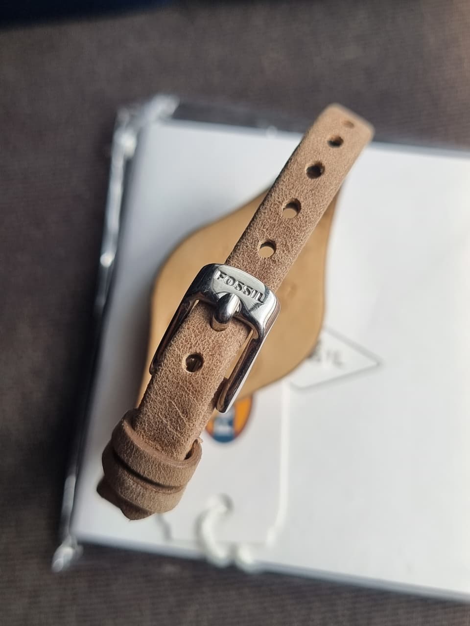 Fossil Georgia Women's Quartz Watch – 32mm Silver Dial, Crystal Bezel & Brown Leather Strap – ES3619