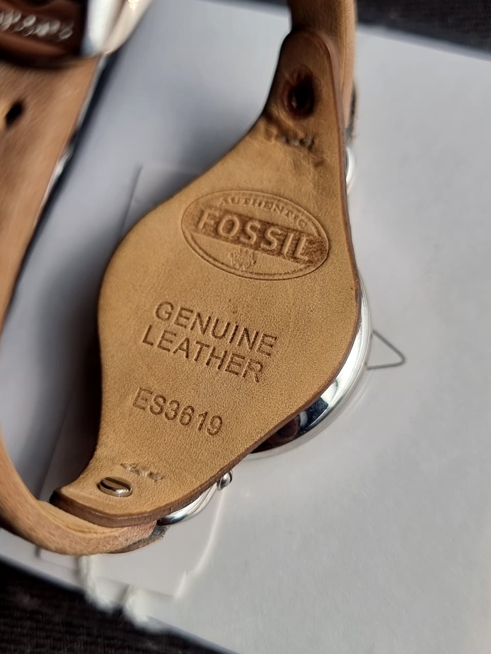 Fossil Georgia Women's Quartz Watch – 32mm Silver Dial, Crystal Bezel & Brown Leather Strap – ES3619