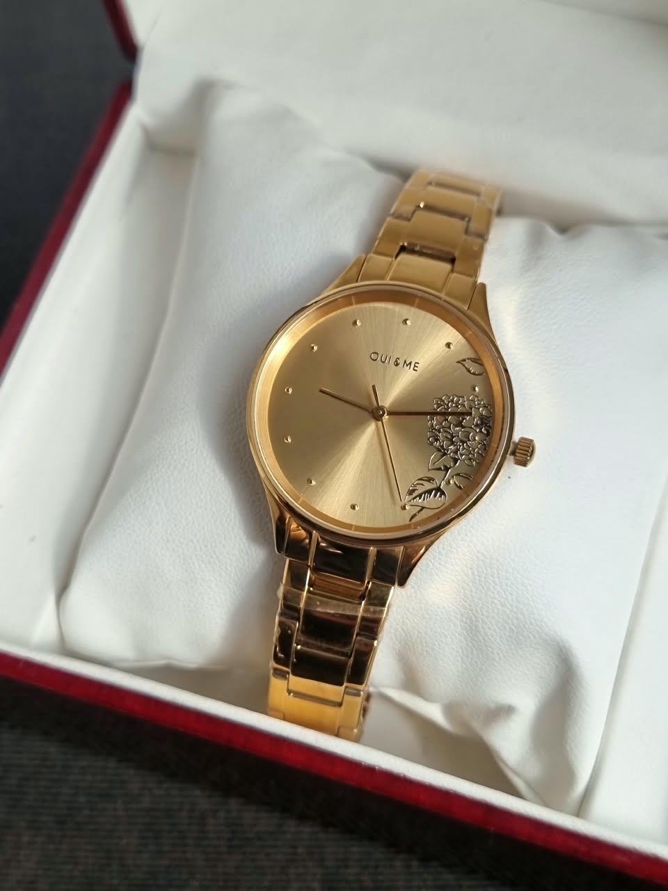 Oui And Me  Wrist Watch For ladies Golden Casing
