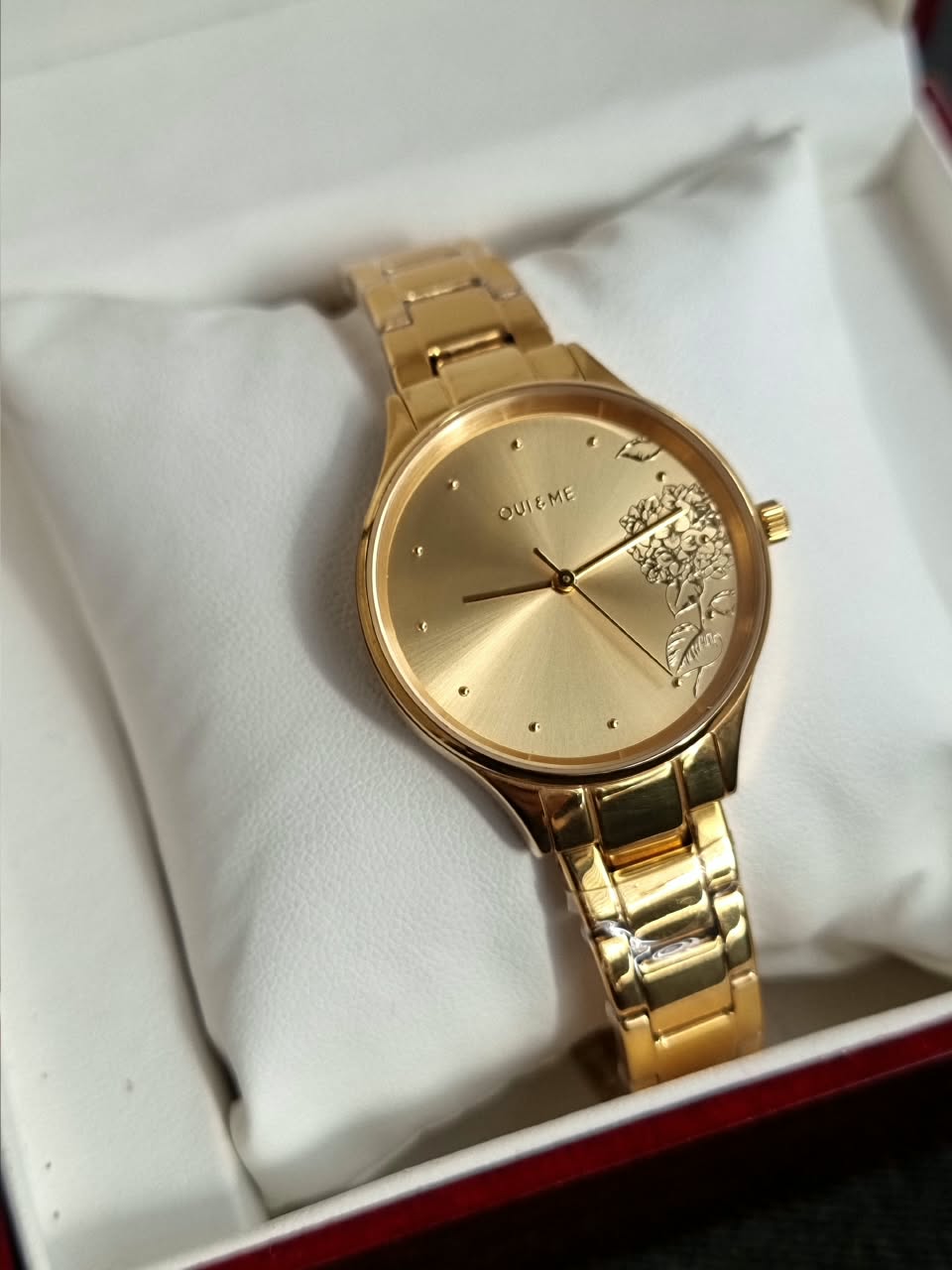 Oui And Me  Wrist Watch For ladies Golden Casing