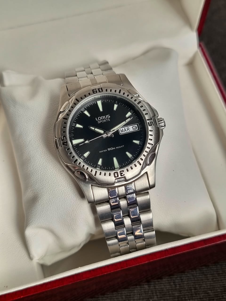 Lorus Sub Brand Of Seiko Gents Watch Black dial Rotating Bezel Quartz Watch