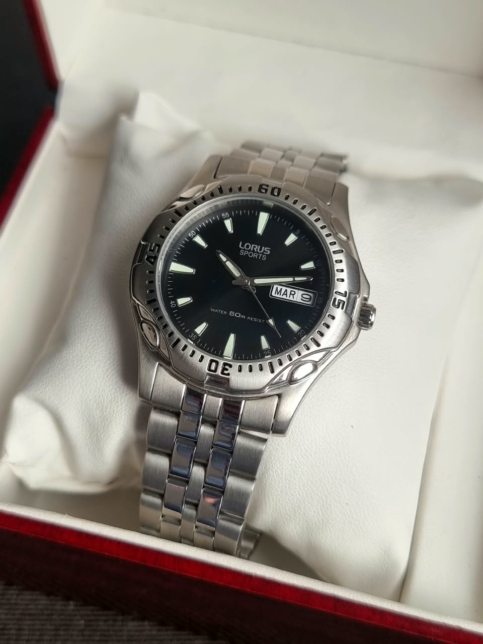 Lorus Sub Brand Of Seiko Gents Watch Black dial Rotating Bezel Quartz Watch