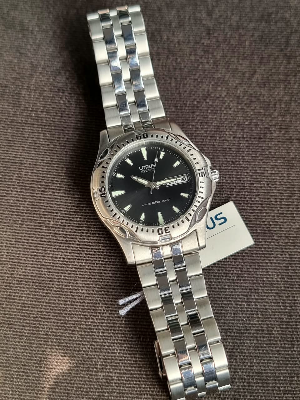 Lorus Sub Brand Of Seiko Gents Watch Black dial Rotating Bezel Quartz Watch