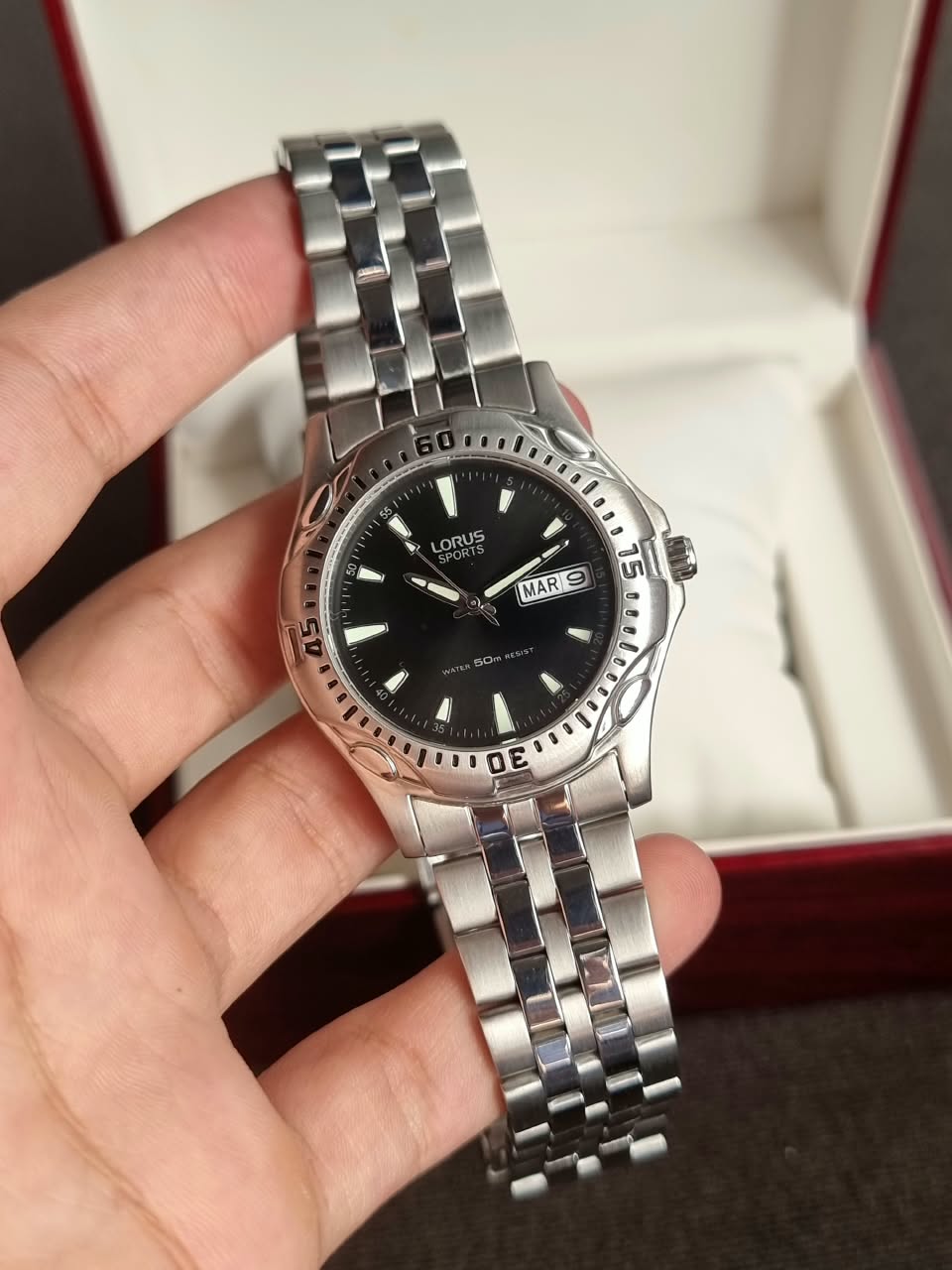 Lorus Sub Brand Of Seiko Gents Watch Black dial Rotating Bezel Quartz Watch