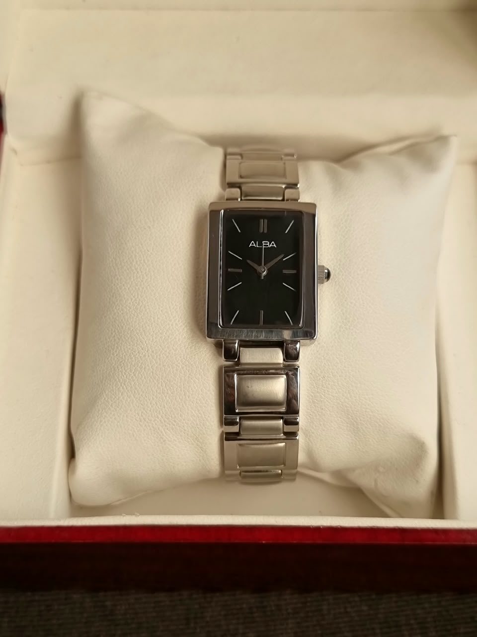 Alba Sub Brand Of Seiko Ladies Watch 26mm Length 20mm width Quartz Watch