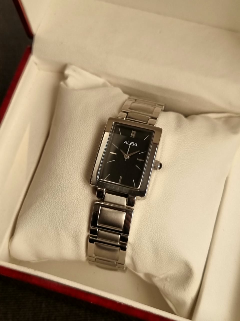 Alba Sub Brand Of Seiko Ladies Watch 26mm Length 20mm width Quartz Watch