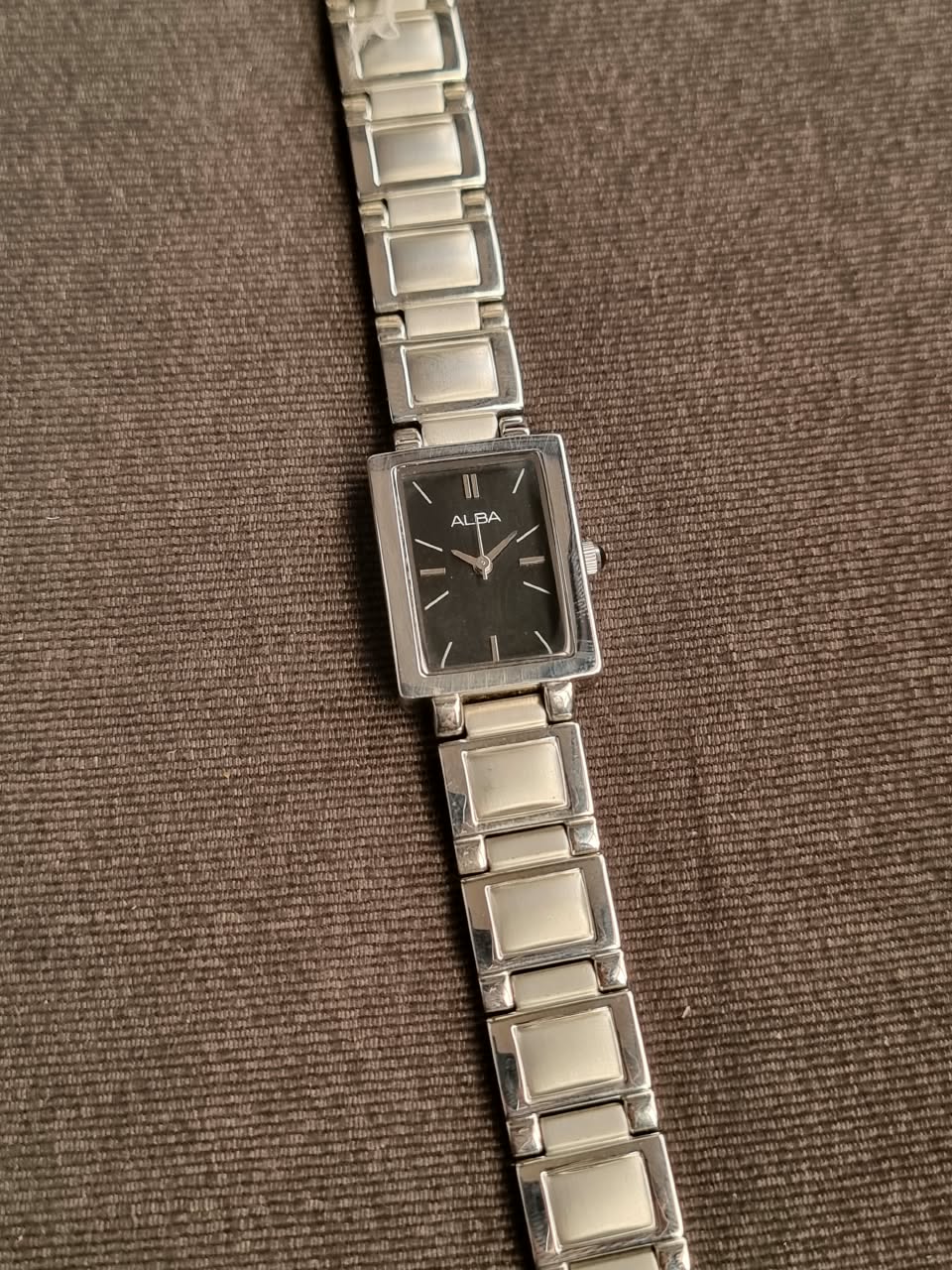 Alba Sub Brand Of Seiko Ladies Watch 26mm Length 20mm width Quartz Watch