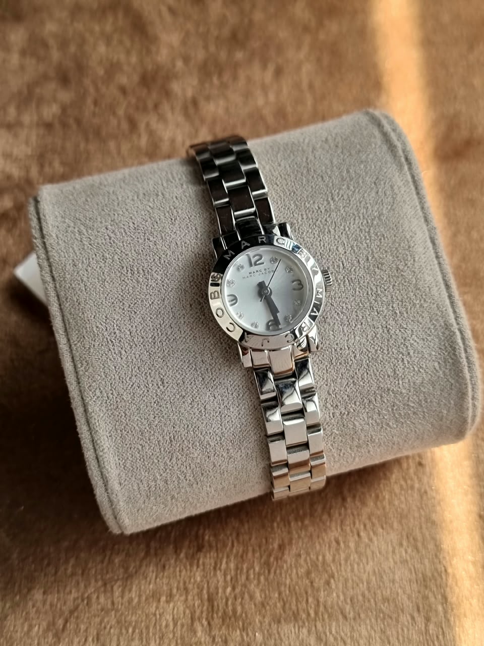 Marc by Marc Jacobs Amy Women's Quartz Watch 20mm Silver Dial & Silver Stainless Steel Bracelet MBM8611
