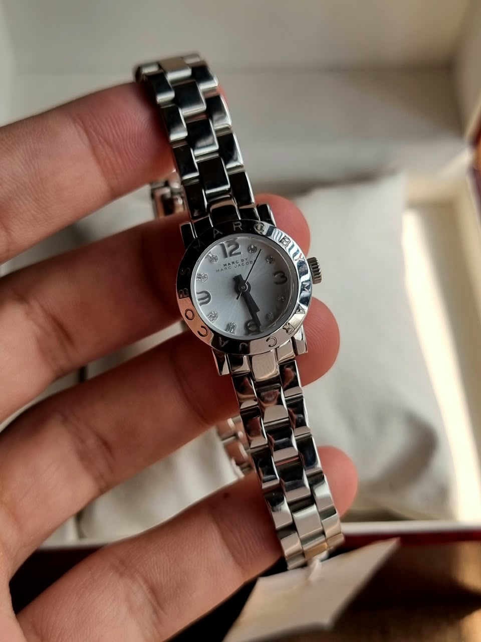 Marc by Marc Jacobs Amy Women's Quartz Watch 20mm Silver Dial & Silver Stainless Steel Bracelet MBM8611
