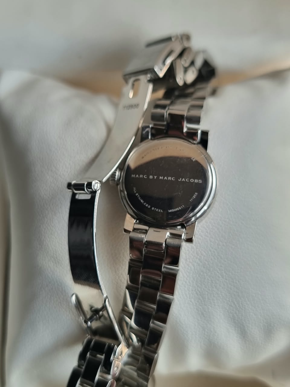 Marc by Marc Jacobs Amy Women's Quartz Watch 20mm Silver Dial & Silver Stainless Steel Bracelet MBM8611