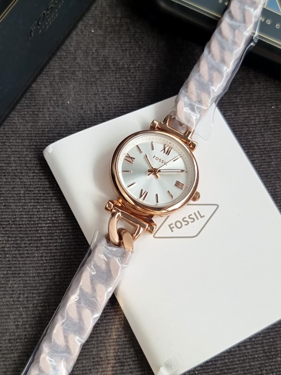 Fossil Carlie ES5330 Silver Dial Rose Gold-Tone Stainless Steel Women's Quartz Watch