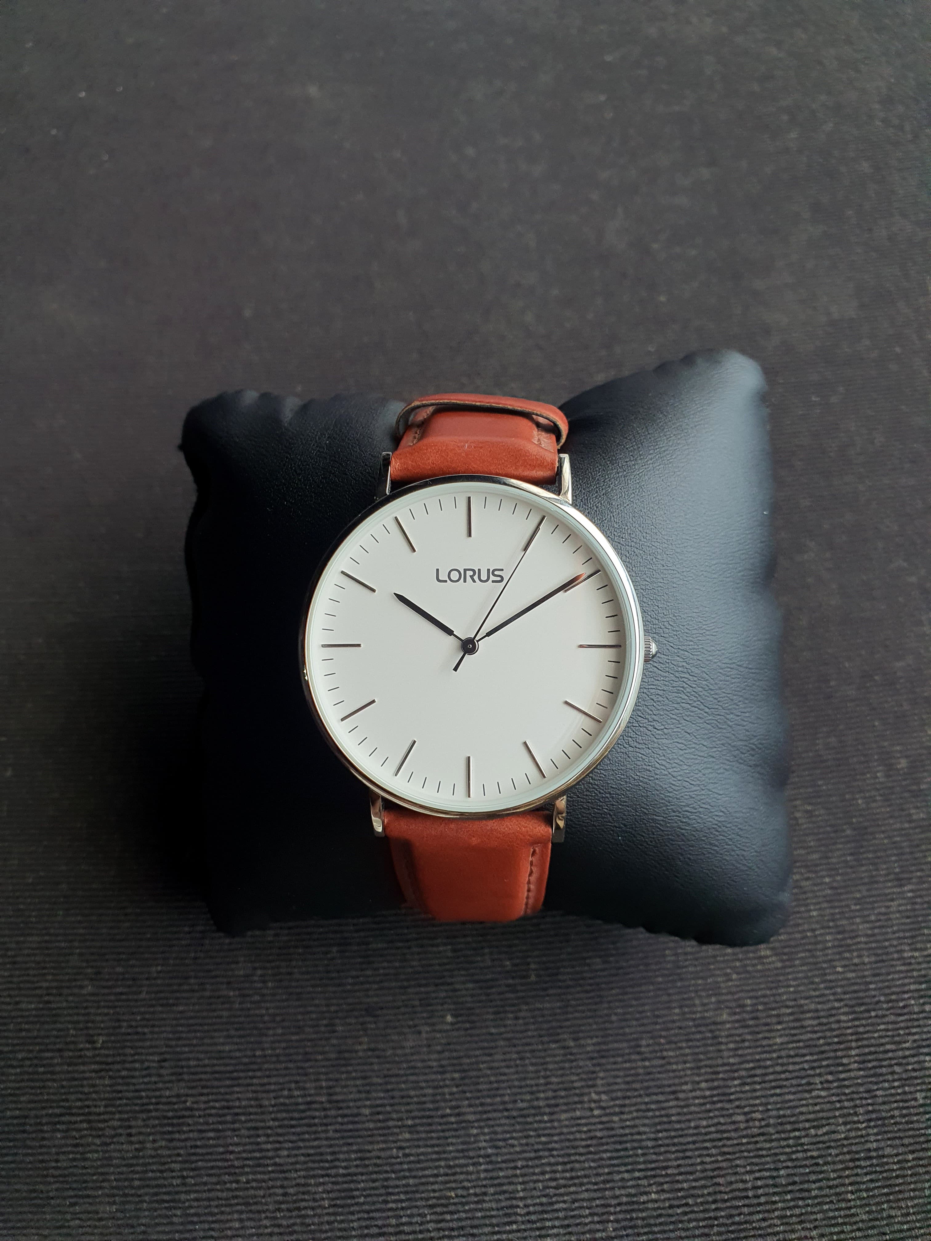 Lorus Sub Brand Of Seiko Gents Watch 40mm Dial Size Quartz Watch (8/10 Condition)