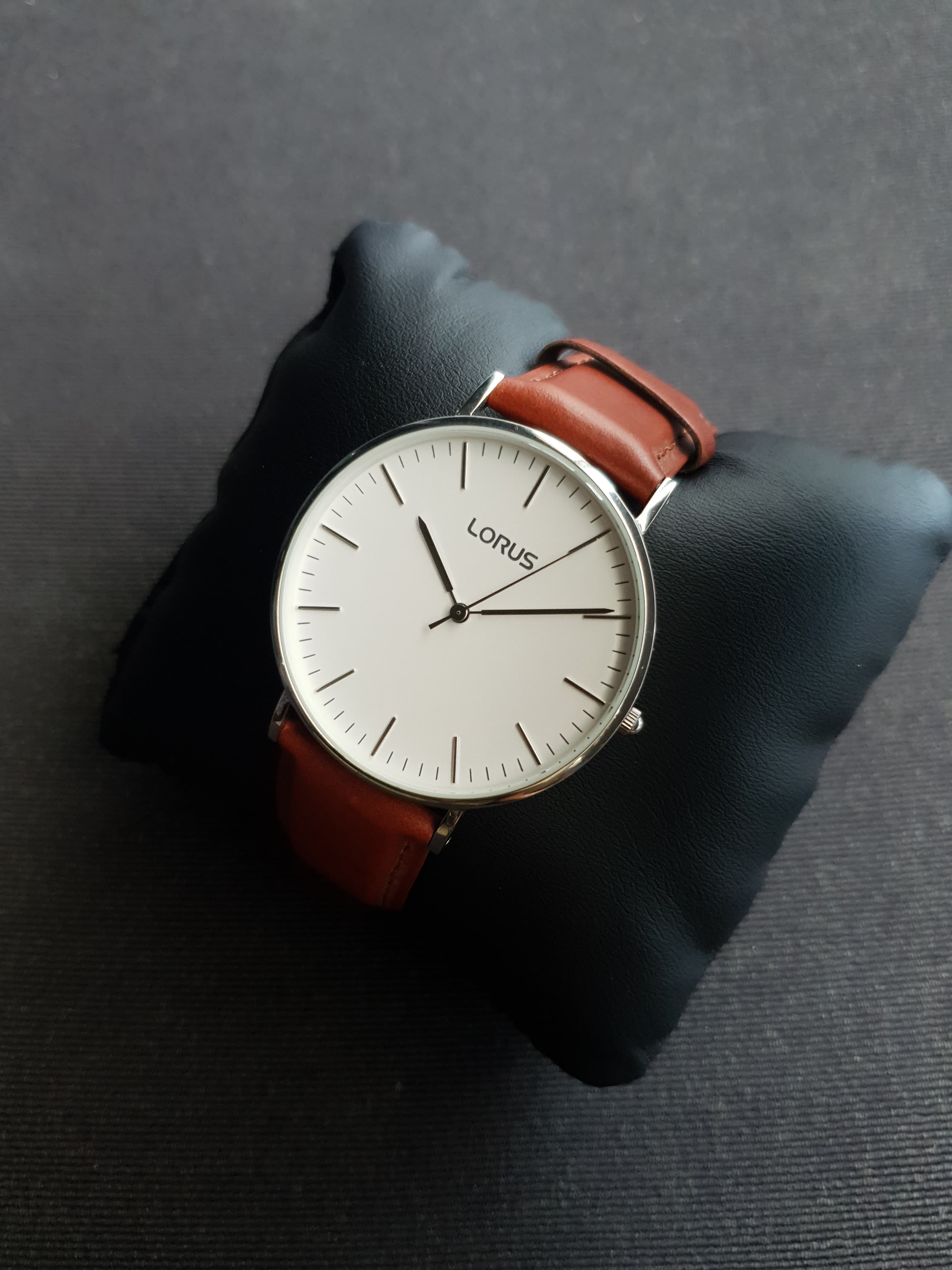 Lorus Sub Brand Of Seiko Gents Watch 40mm Dial Size Quartz Watch (8/10 Condition)