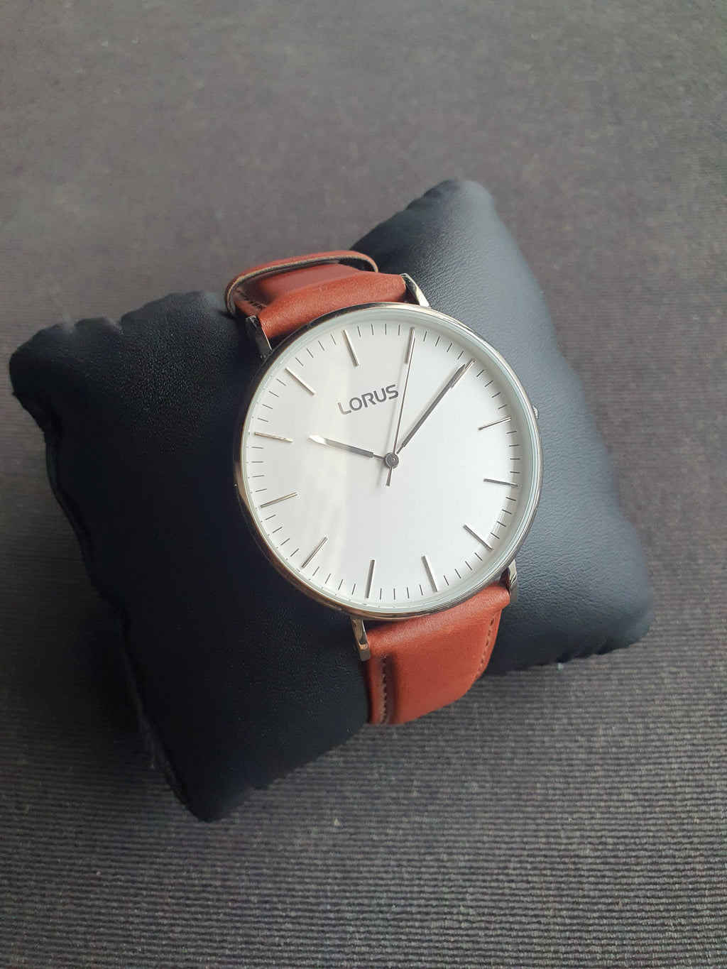 Lorus Sub Brand Of Seiko Gents Watch 40mm Dial Size Quartz Watch (8/10 Condition)