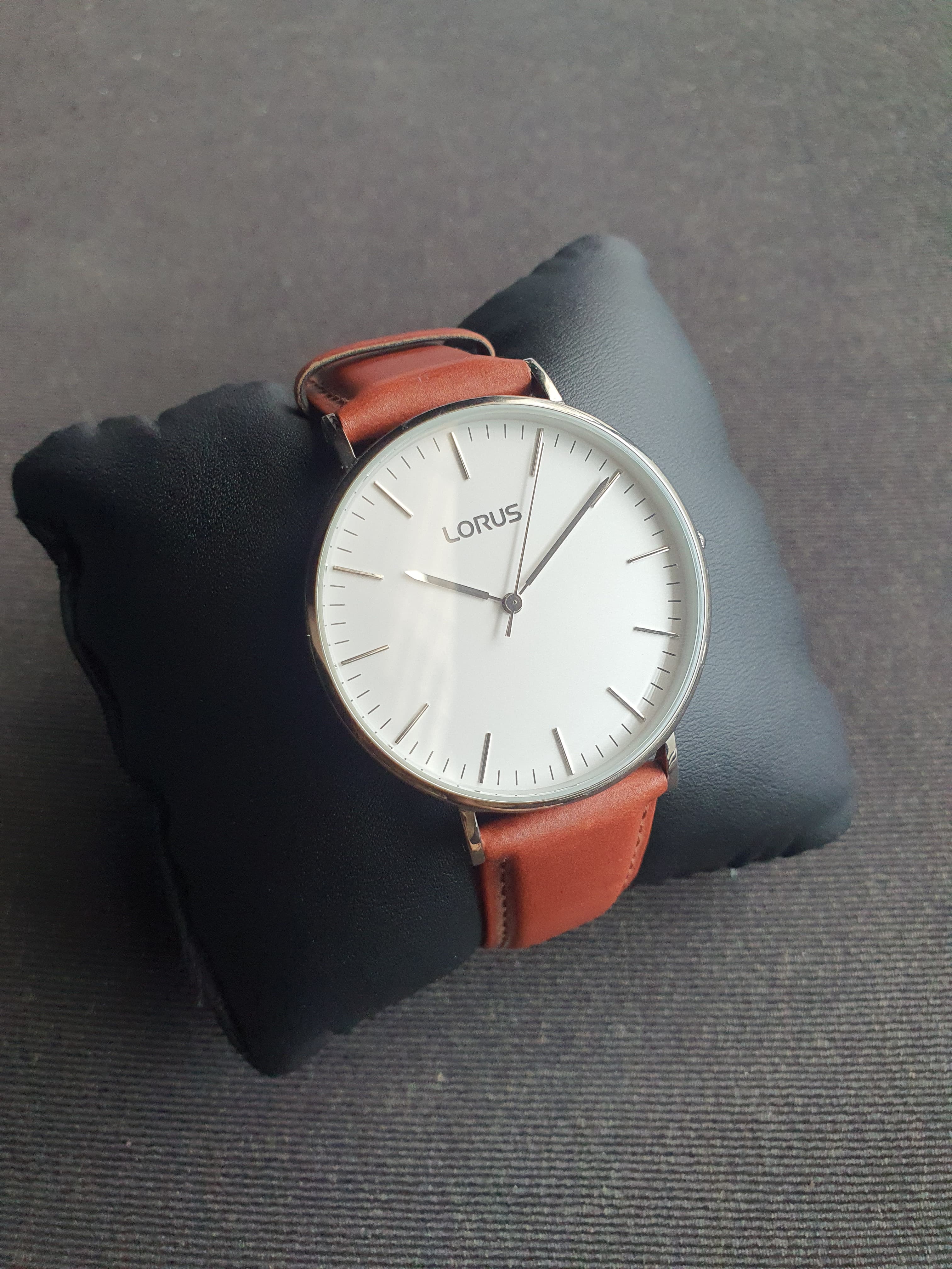 Lorus Sub Brand Of Seiko Gents Watch 40mm Dial Size Quartz Watch (8/10 Condition)