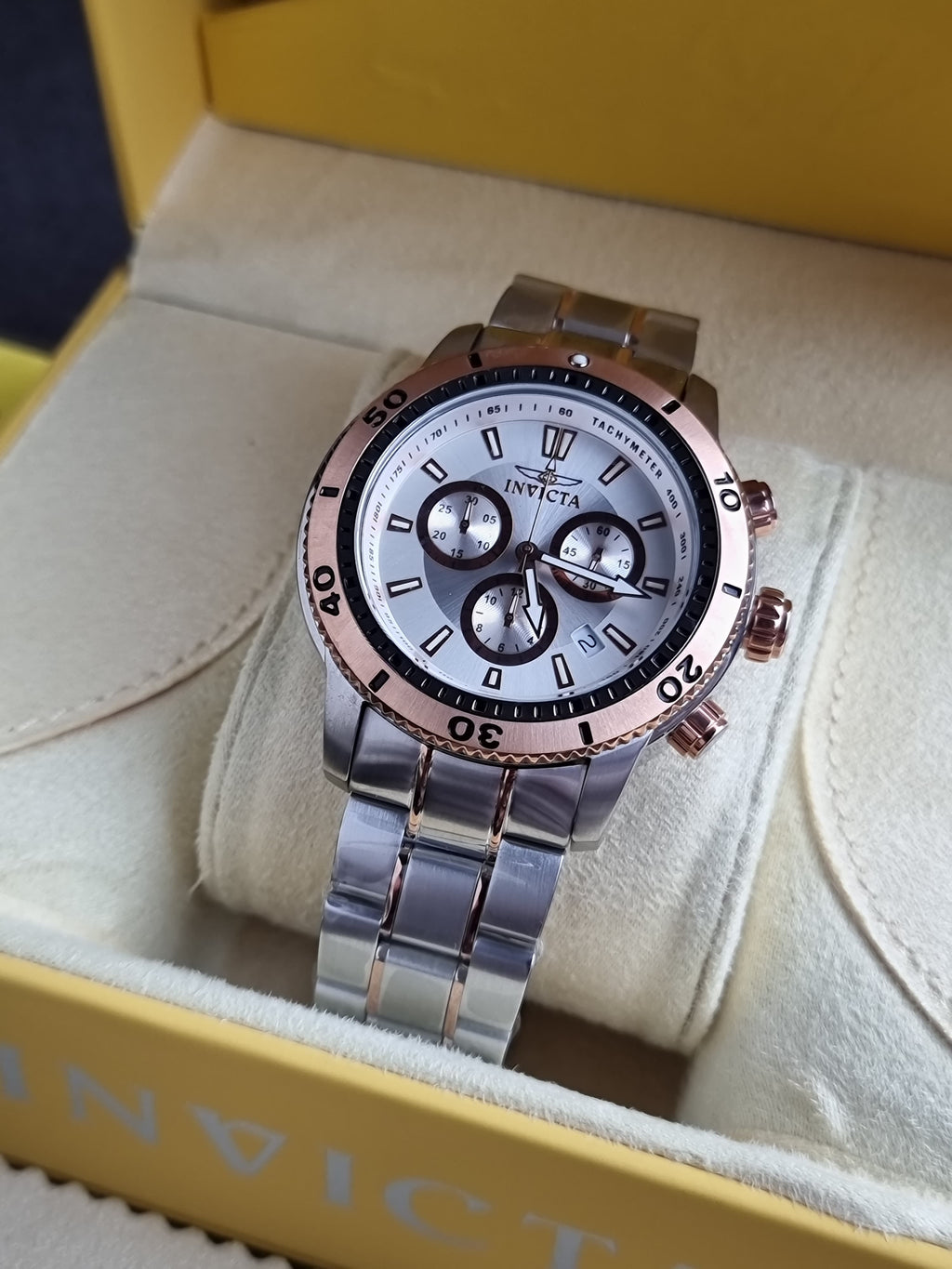 Invicta 1204 Mens Rose Gold Bezel Chronograph Watch