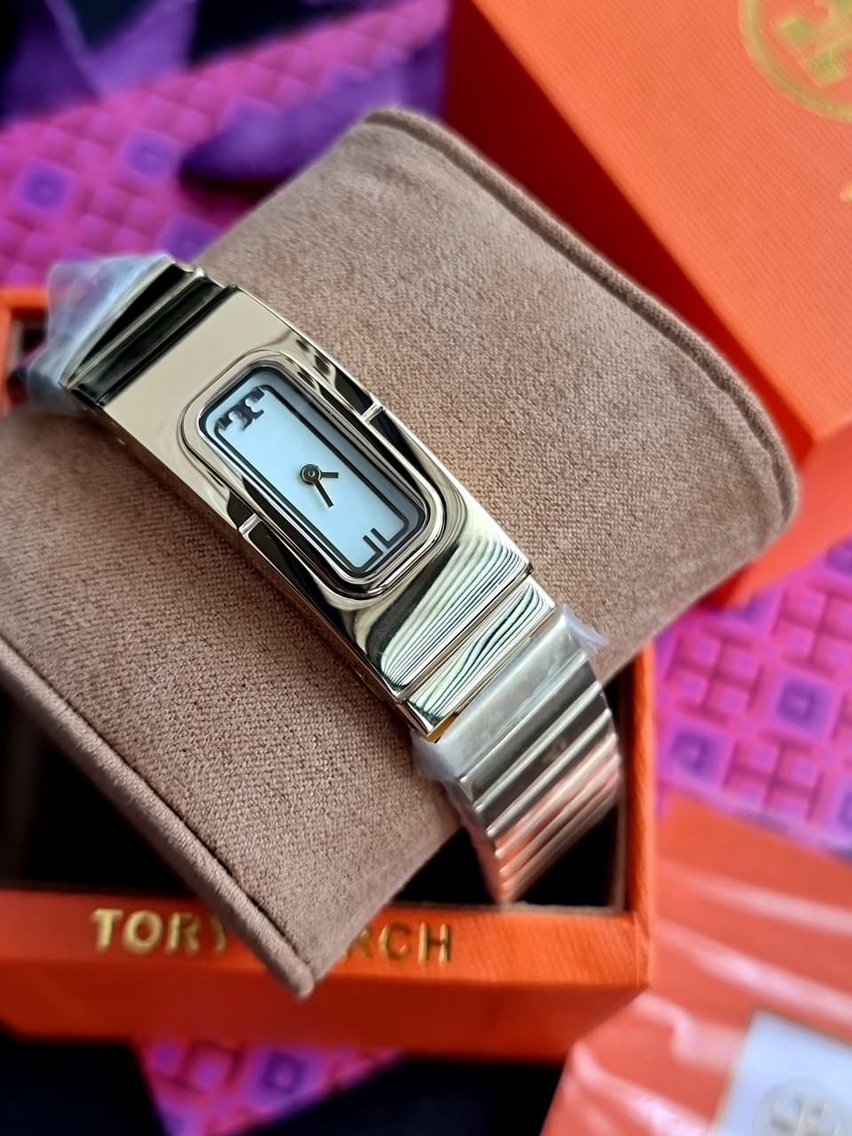 Tory Burch Women’s Quartz Gold Stainless Steel Cream Dial 18mm Watch TBW3045