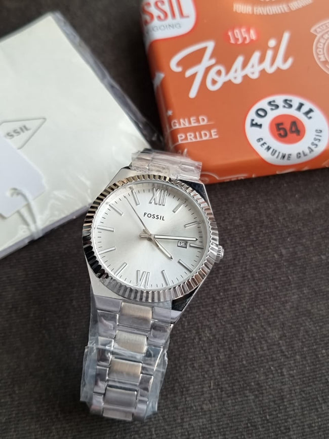 Fossil Women's Scarlette Quartz Stainless Steel Three-Hand Watch, Color: Silver (Model: ES5300) Main Image