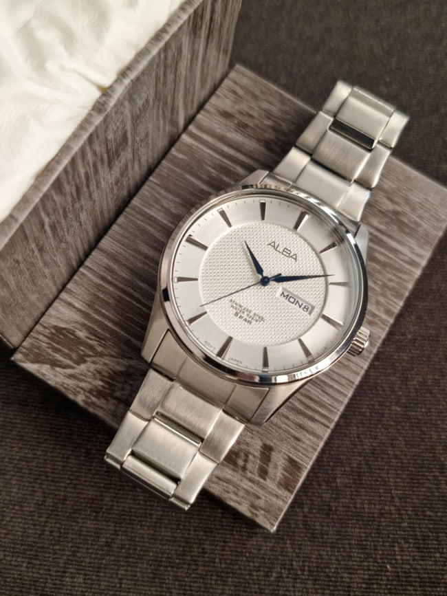 ALBA Watch AV3329X1 Fusion Men Watch 45mm Dial Quartz Watch Main Image