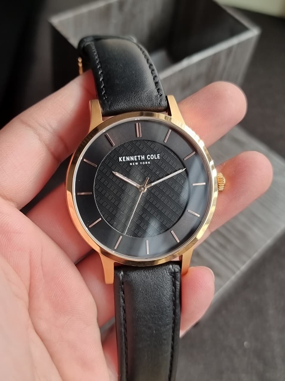 Kenneth Cole Gents Watch 40mm dial Size KC50195002