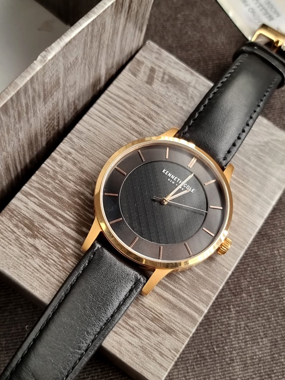 Kenneth Cole Gents Watch 40mm dial Size KC50195002