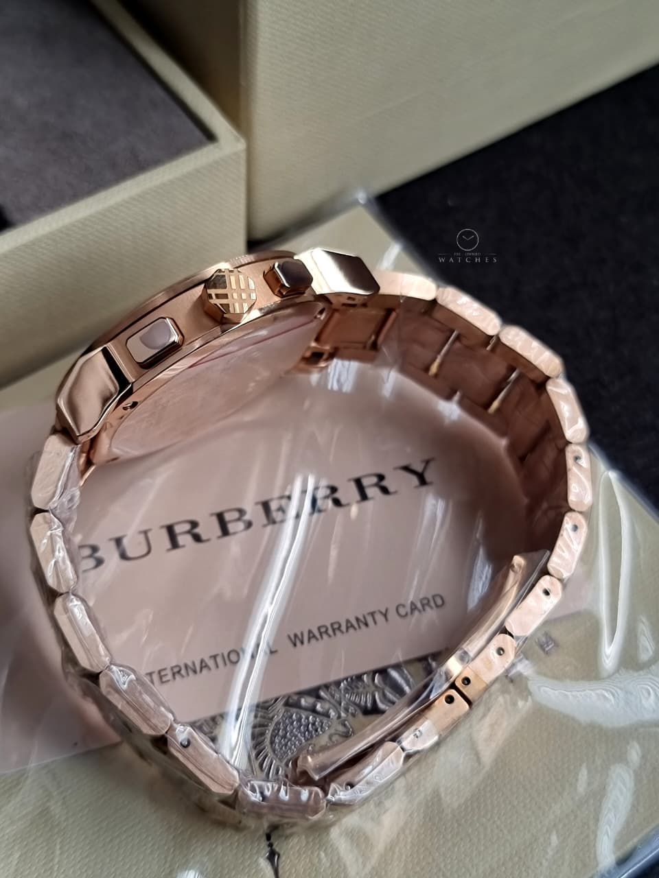 Swiss Rose Gold Date Dial 38mm Unisex Chronograph Wrist Watch The City BU9754