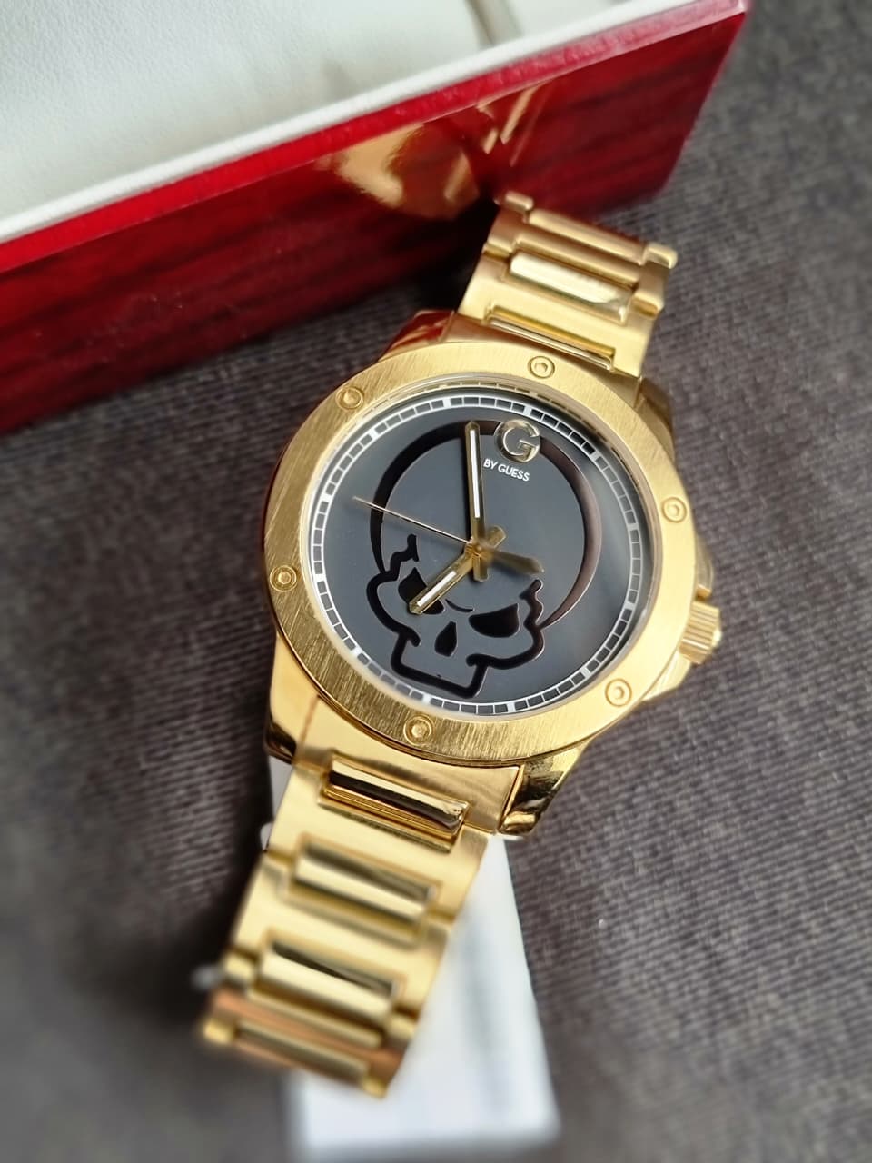 G By Guess  Gents Watch Golden Casing Quartz Watch (8/10 Condition )