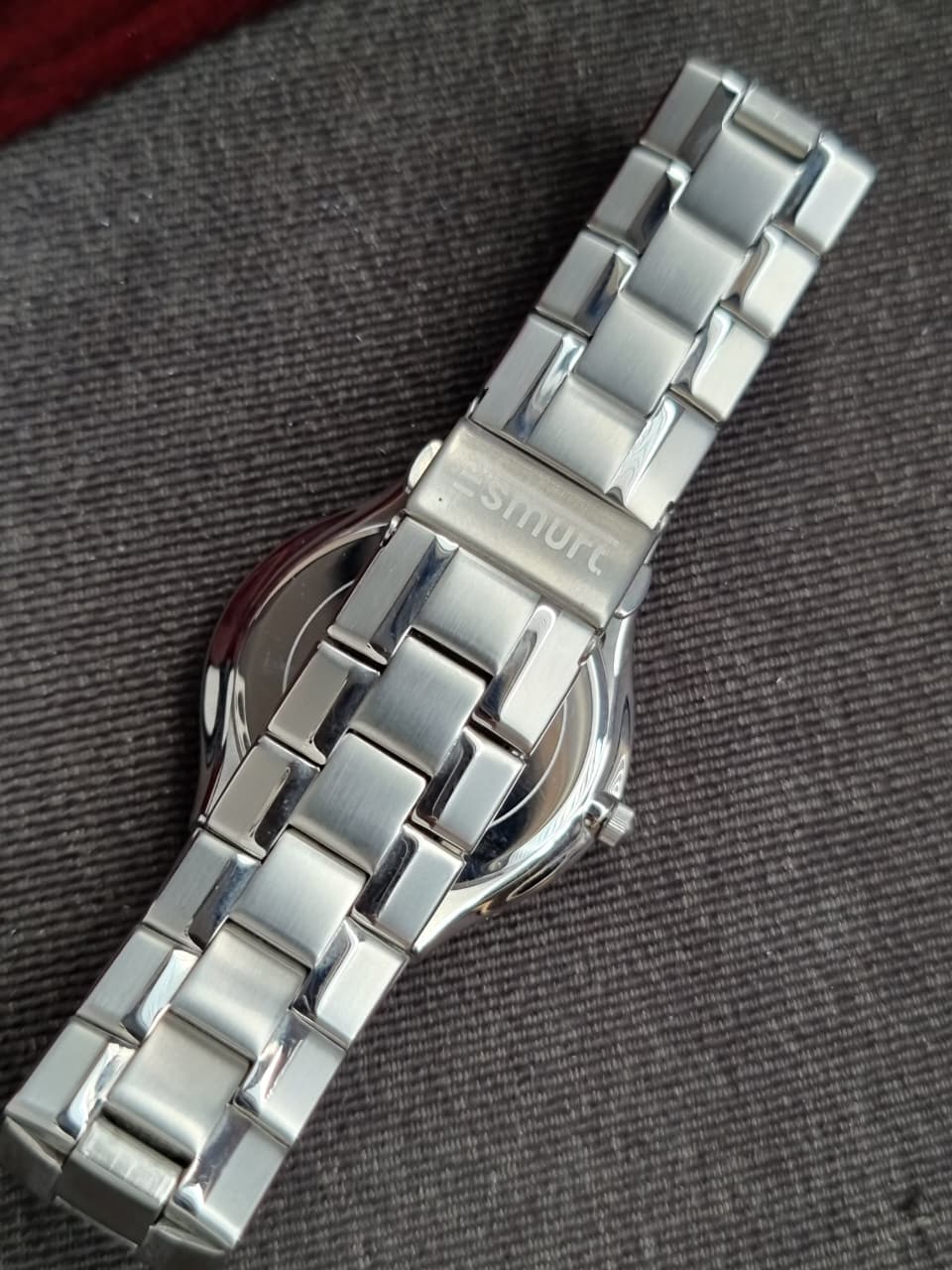 Esmurt Gents Watch 35mm Dial Size Silver Dial Color