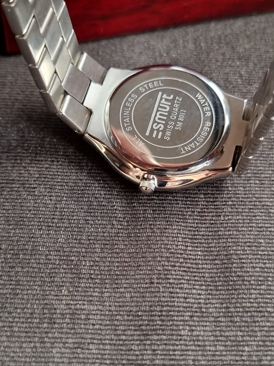 Esmurt Gents Watch 35mm Dial Size Silver Dial Color