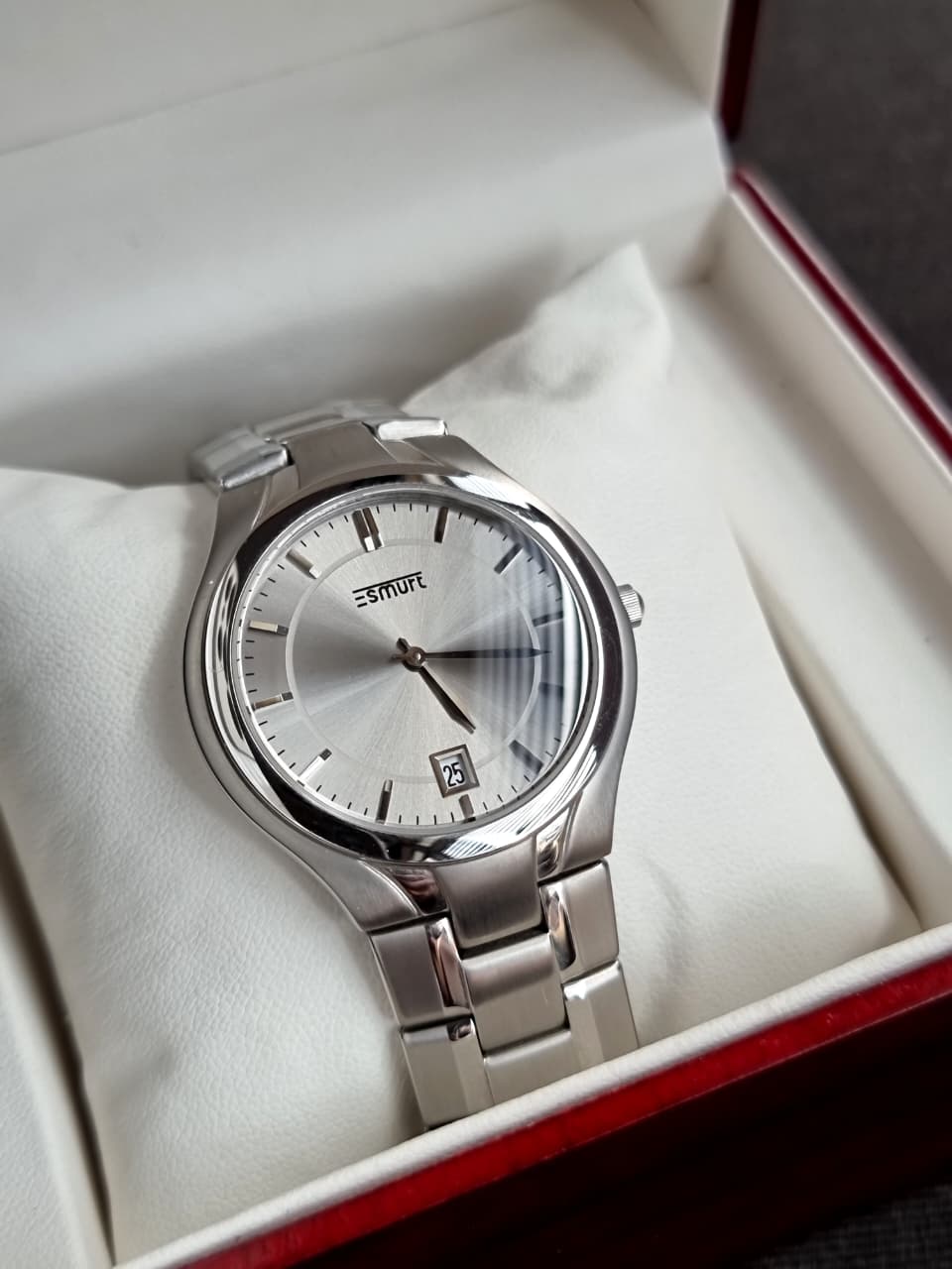 Esmurt Gents Watch 35mm Dial Size Silver Dial Color