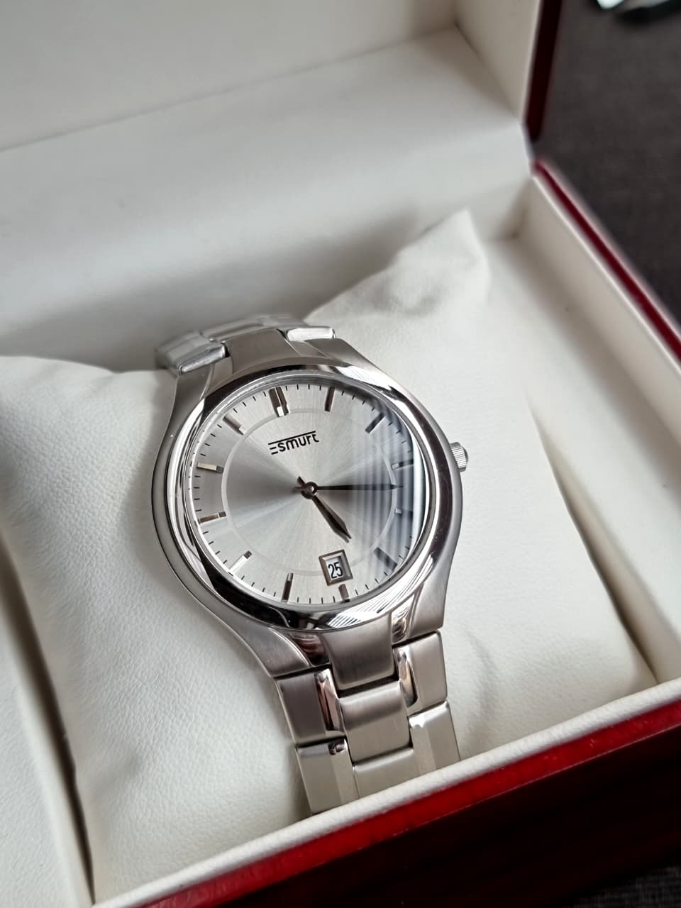 Esmurt Gents Watch 35mm Dial Size Silver Dial Color