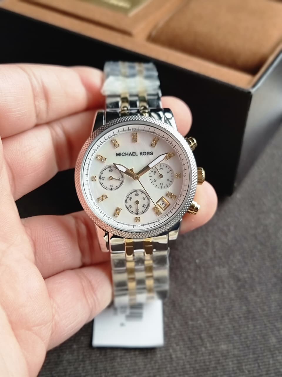 Michael Kors Jet Set Two-tone Stainless Steel Mother of pearl Dial Chronograph Quartz Watch for Ladies - MK-5057