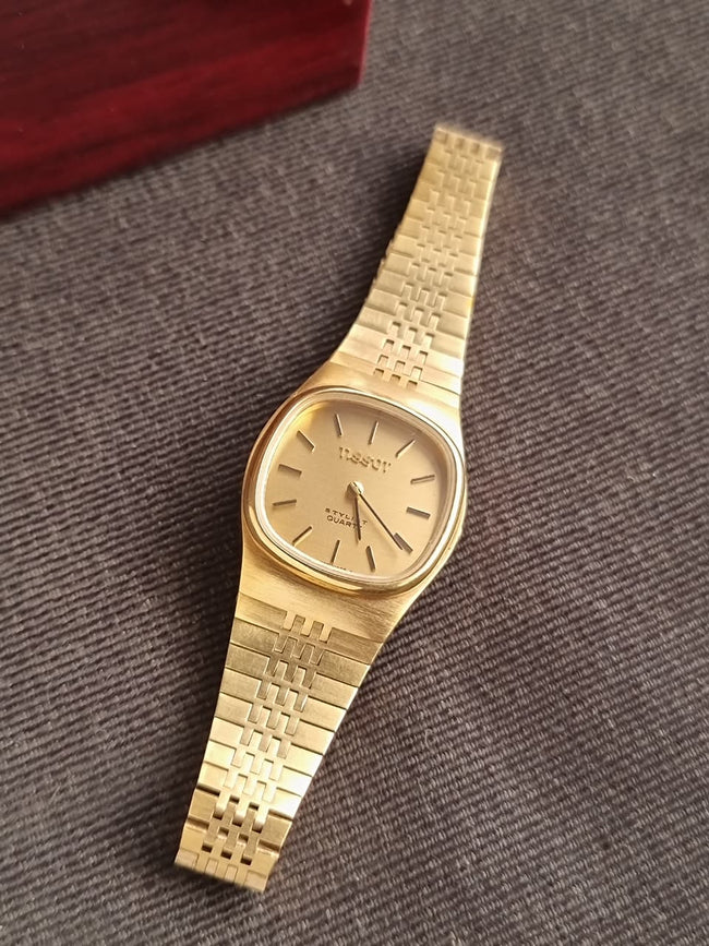 Tissot Vinatge Model Macrone Gold 23mm Dial Quartz Watch Hover Image