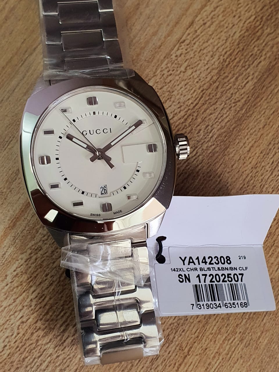 Gucci Men’s Swiss Made Quartz Stainless Steel Silver 41mm Watch YA142308