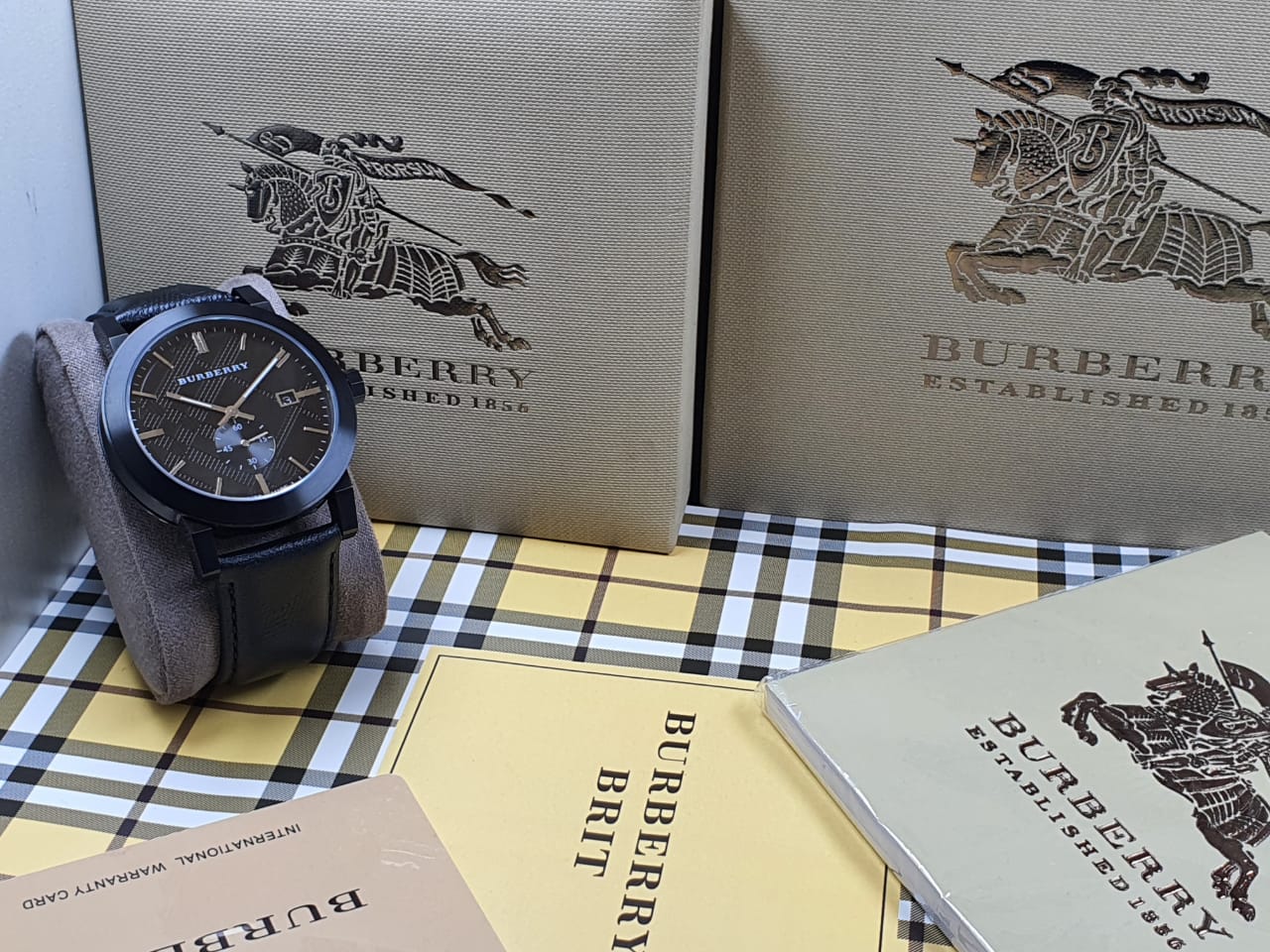 Burberry Watch Made Black Leather BU9906
