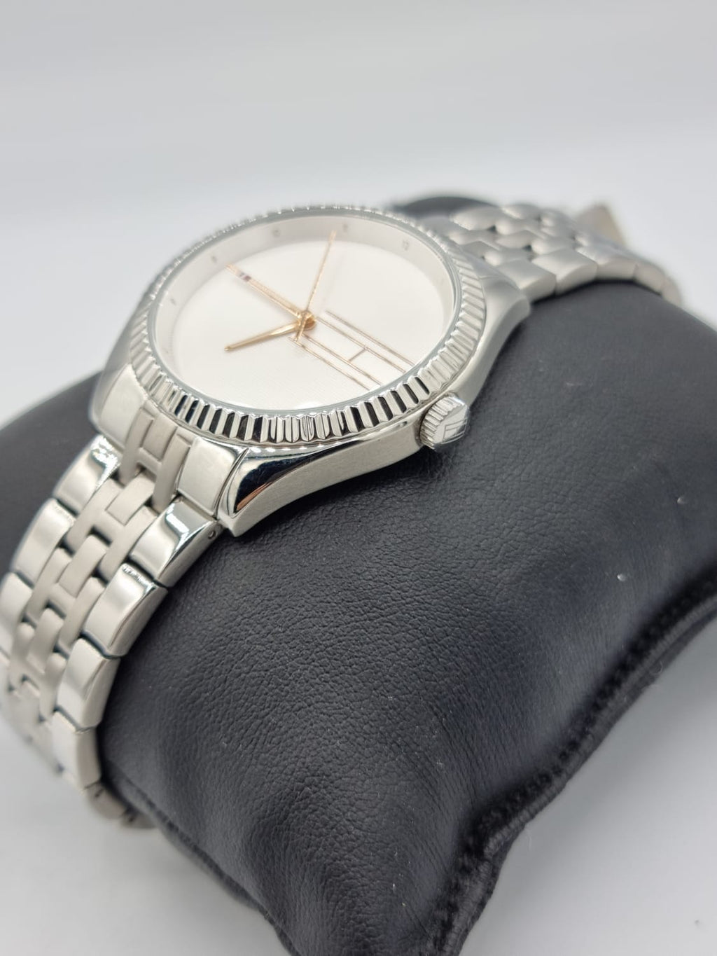 Tommy Hilfiger Women'S Silver White Dial Stainless Steel Watch - 1782080