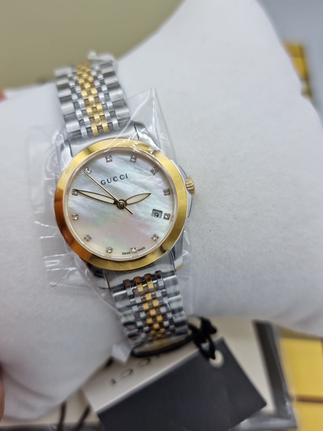 GUCCITimeless Diamond Mother of Pearl Dial Ladies Watch YA126513